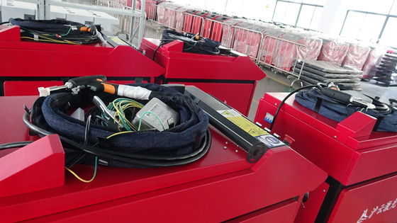 পোর্টেবল হ্যান্ডহেল্ড লেজার ওয়েল্ডার 1000W 1500W 2000W 3000W কাটিয়া গতি 100m/min