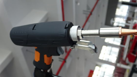 জল শীতল হ্যান্ডহেল্ড লেজার ওয়েল্ডার 1000W 1500W 2000W 3000W কাটিয়া বেধ 1-6mm জন্য