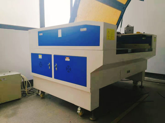 1000-26000mm/min কাটিয়া গতি উচ্চতর এবং সেবা সঙ্গে CO2 লেজার খোদাই মেশিন