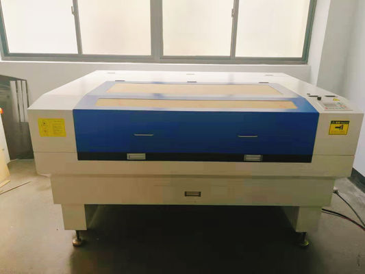 জল-শীতল কাঠের ফ্যাব্রিক পাথর কাগজ গ্লাস এক্রাইলিক চামড়া জন্য CO2 লেজার খোদাইকার 80W-200W
